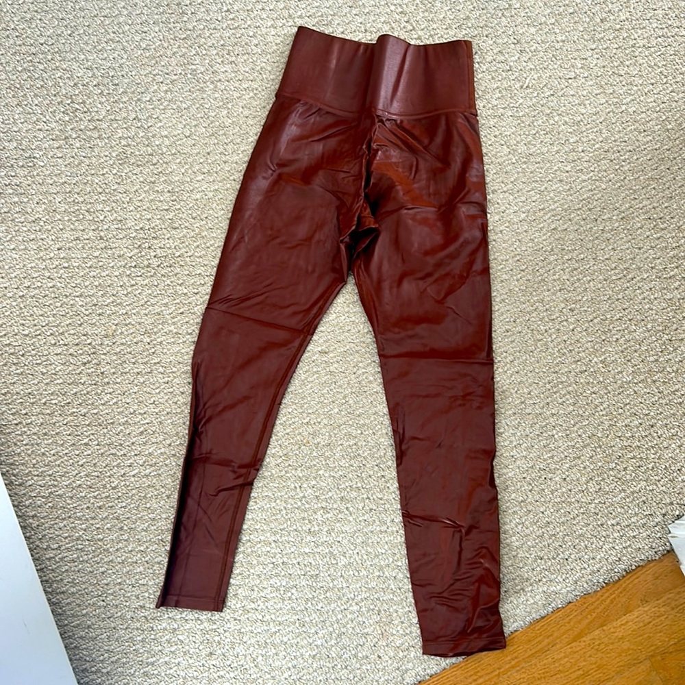 Carbon38 High Rise 7/8 legging in Takara Shine, color brown. Size small